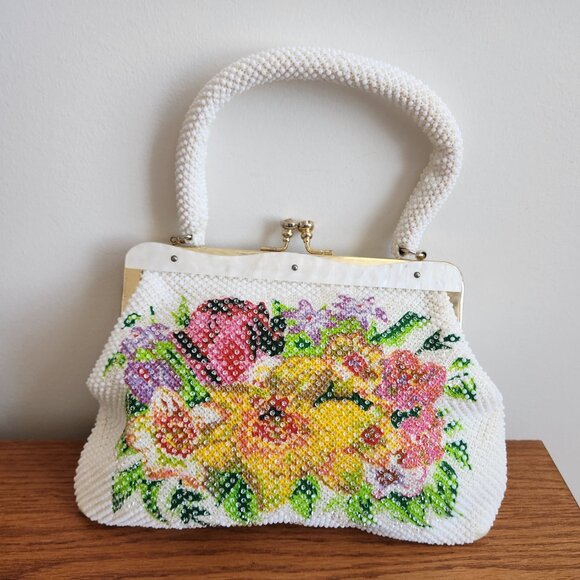 VINTAGE 1960-S BEADED BAG WITH FLOWER DESIGN. - Picture 8 of 10